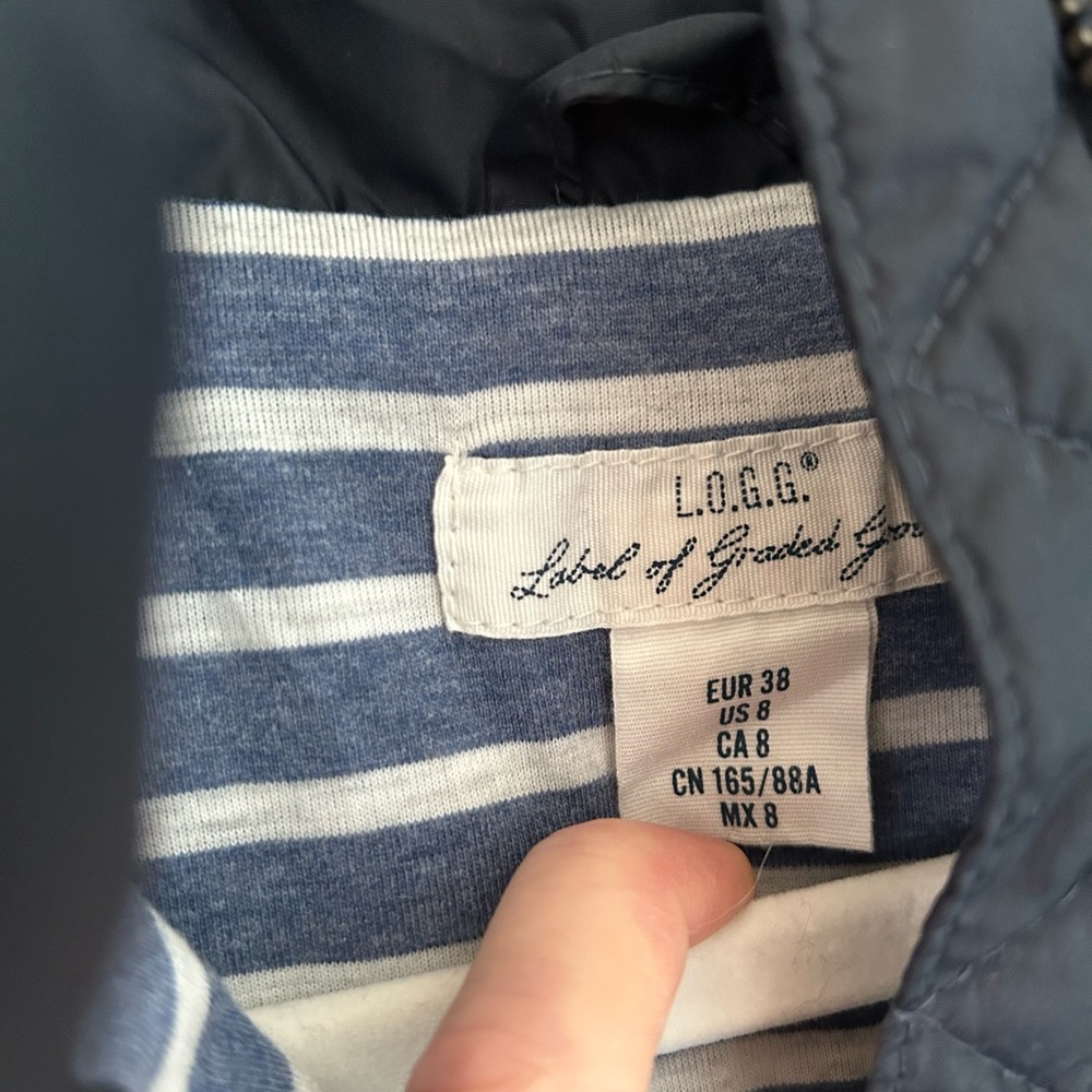 Vest - Picture 2 of 4